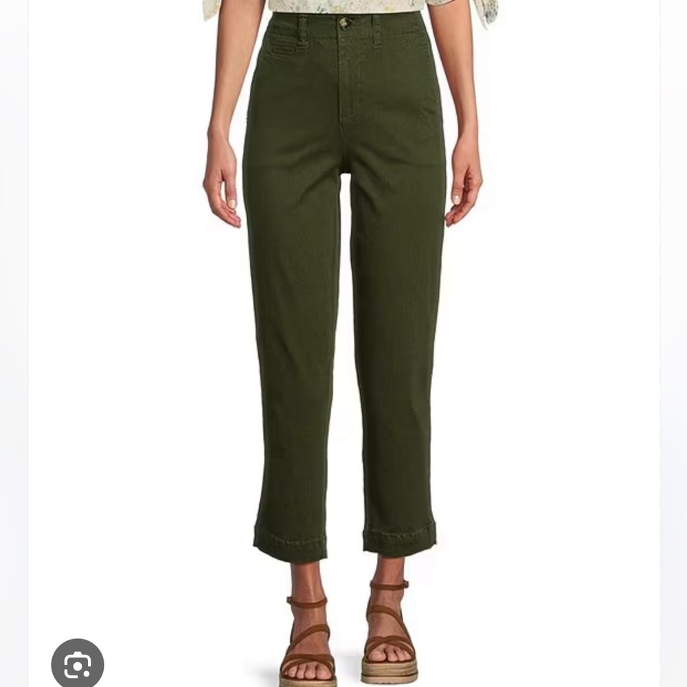 NWT Westbound Petite Size CHINO Crop
High Rise Slim